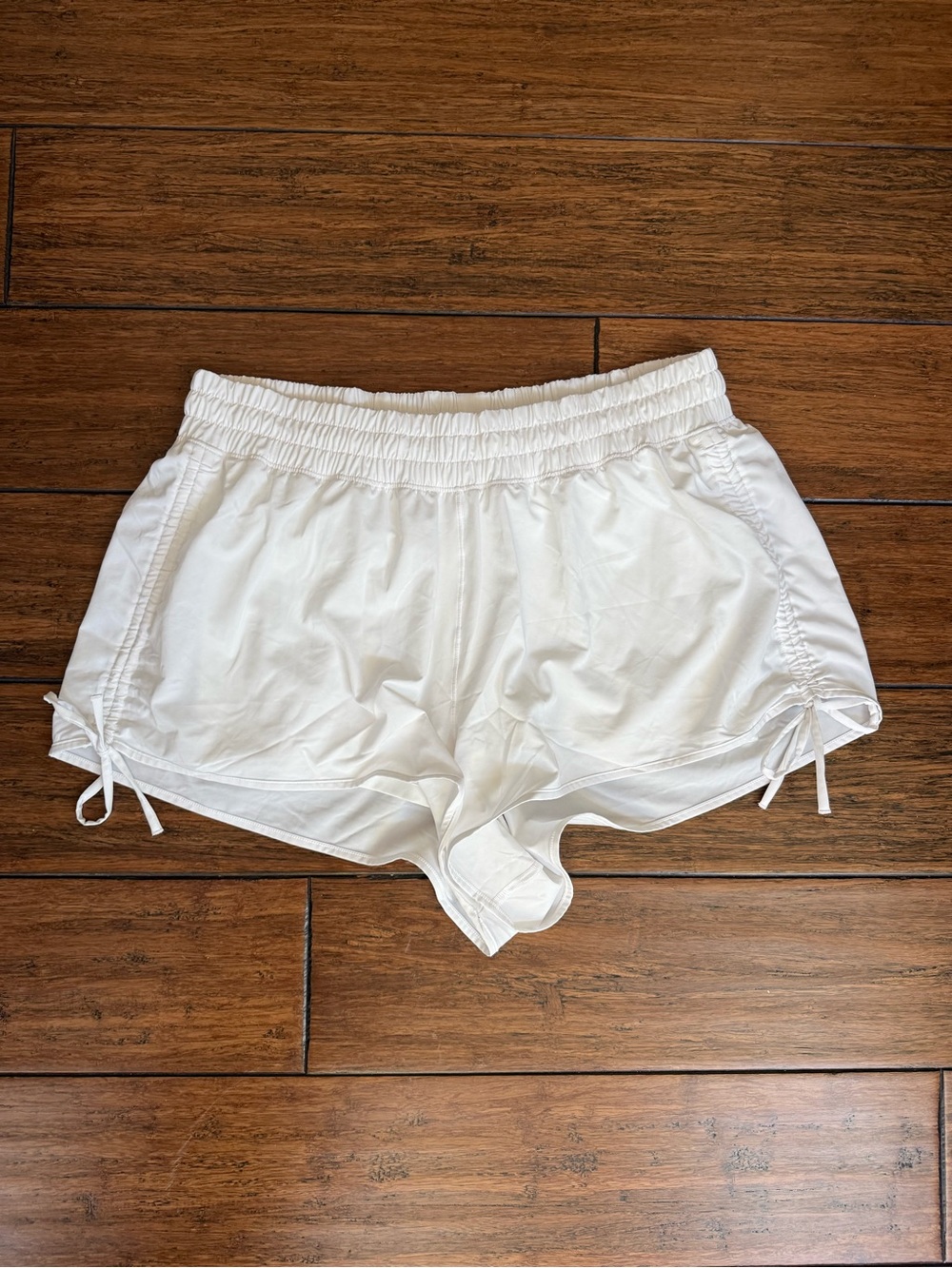 NWT Offline By Aerie Runched Hot Stuff Short White Size Large